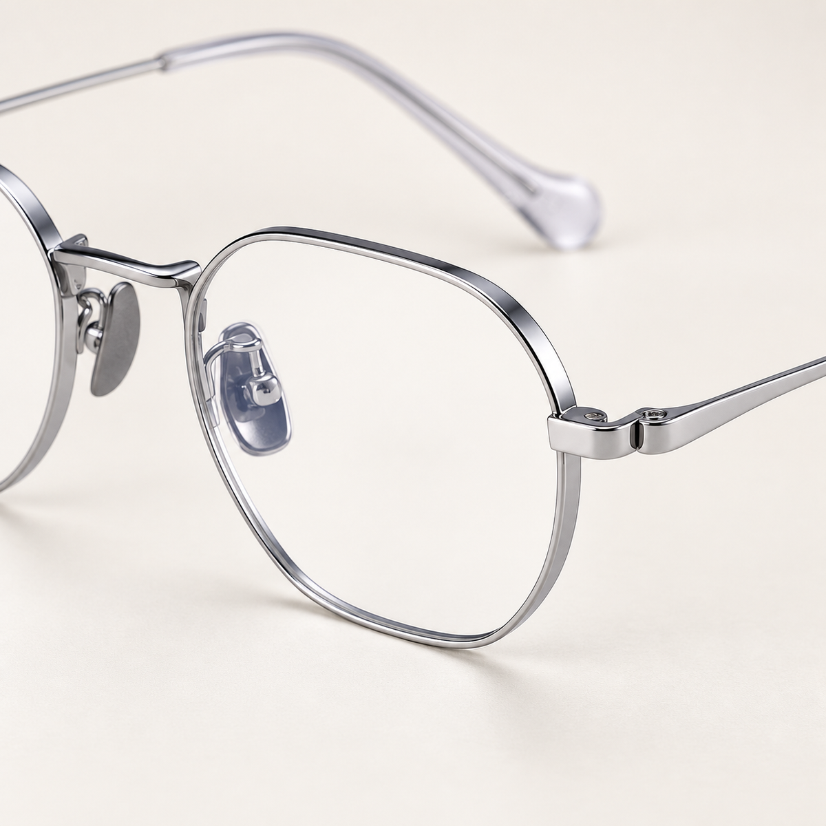Soren Titanium Frames in Silver - geometric rim profile detail