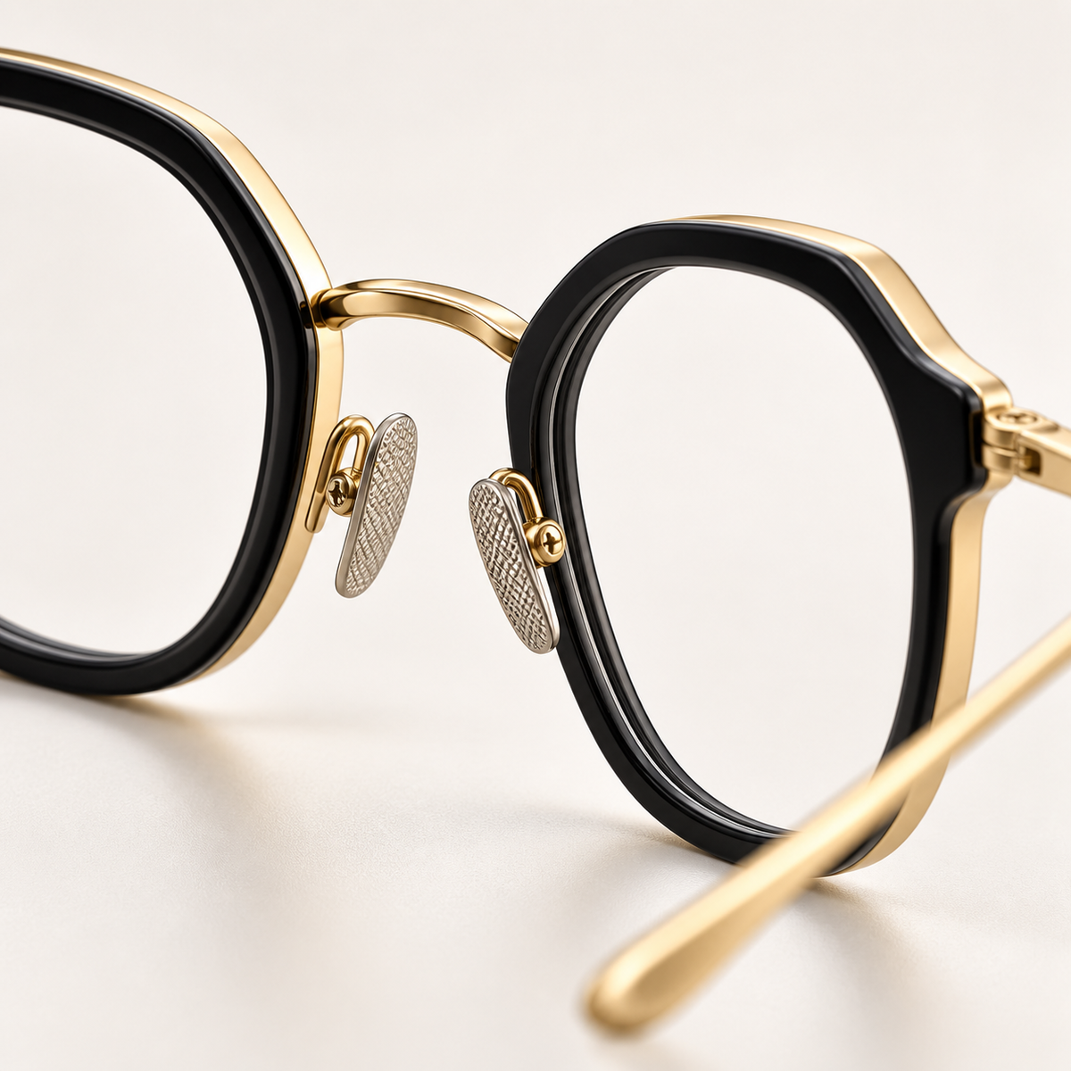 Hadley Titanium Frames in Black Gold - Curved bridge and nose pads detail