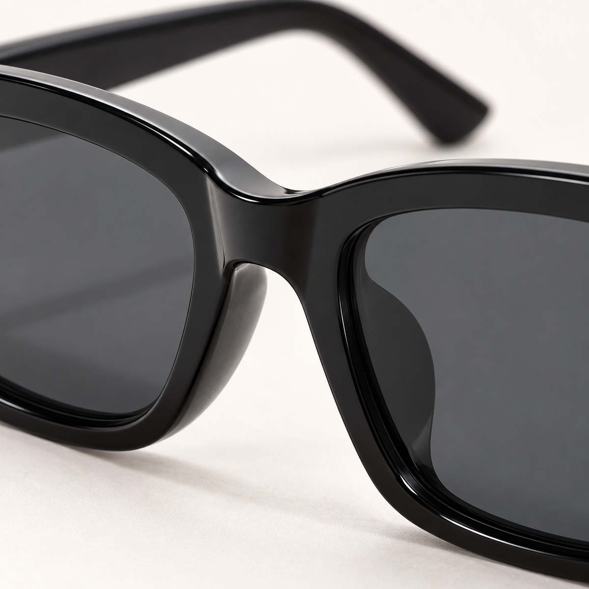 Marceau Square Sunglasses in Black - Integrated bridge and lens edge detail